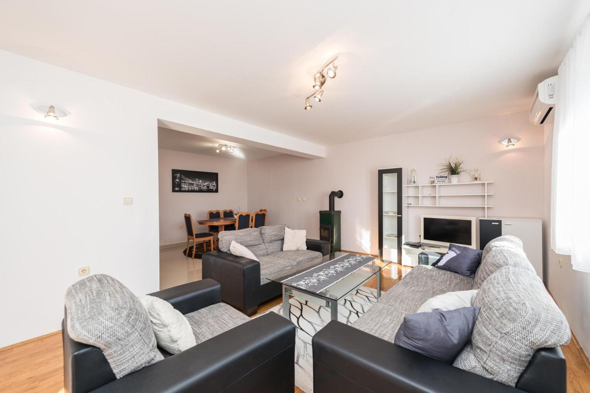 Family Friendly Pool House Ana - Happy Rentals Bibinje Exterior photo